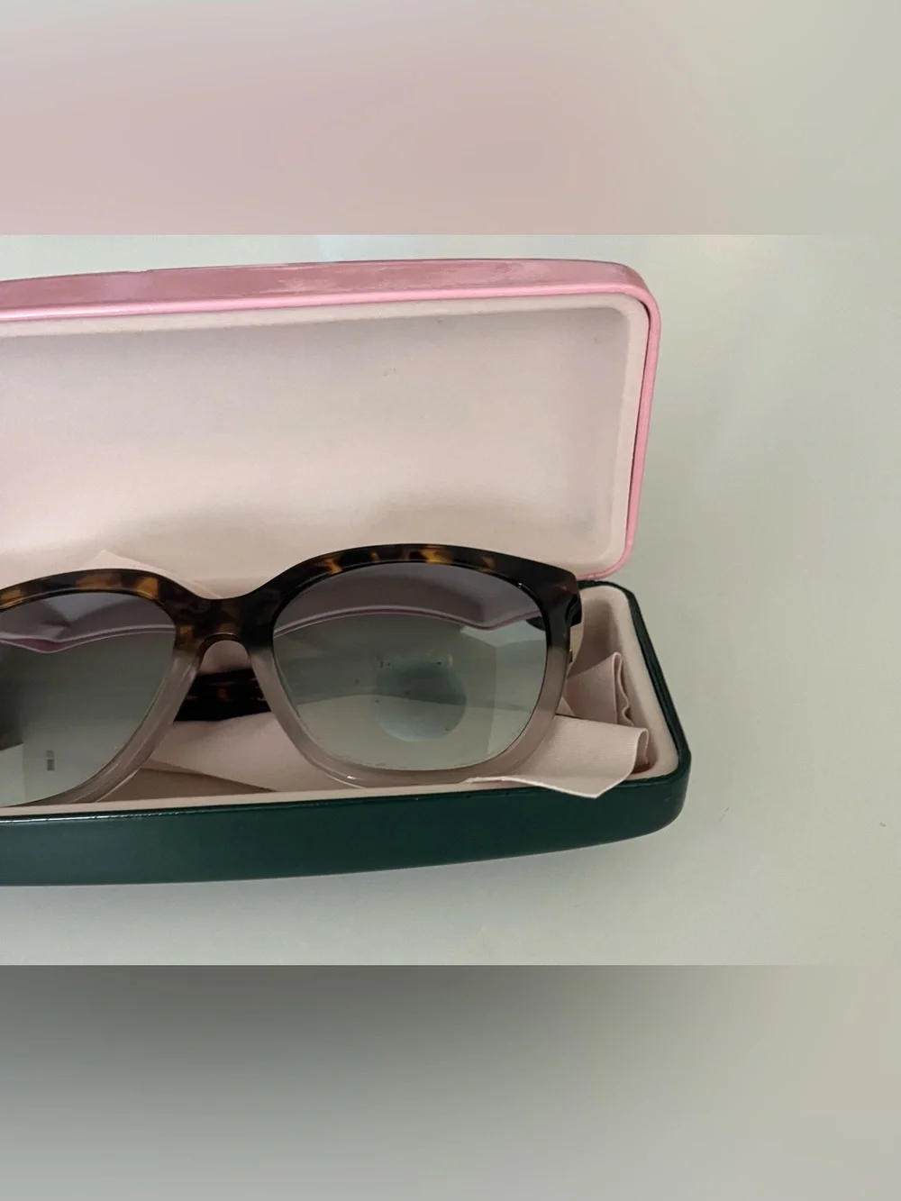 ✨Kate Spade Tortoise Cat-Eye Sunglasses with Original Hard Case 😎🕶️